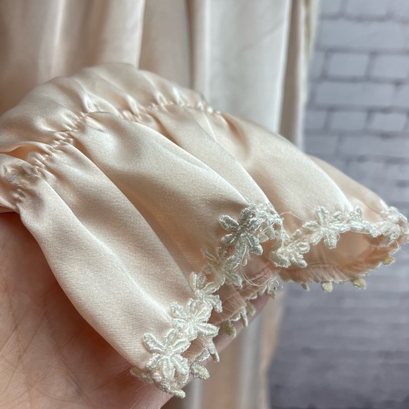 Vintage Alexandra Nicole satin robe light pink with cream lace size large - Picture 3 of 5